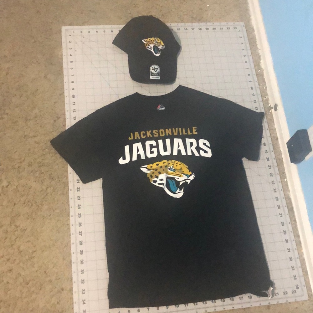 Shirt jaguars and hat